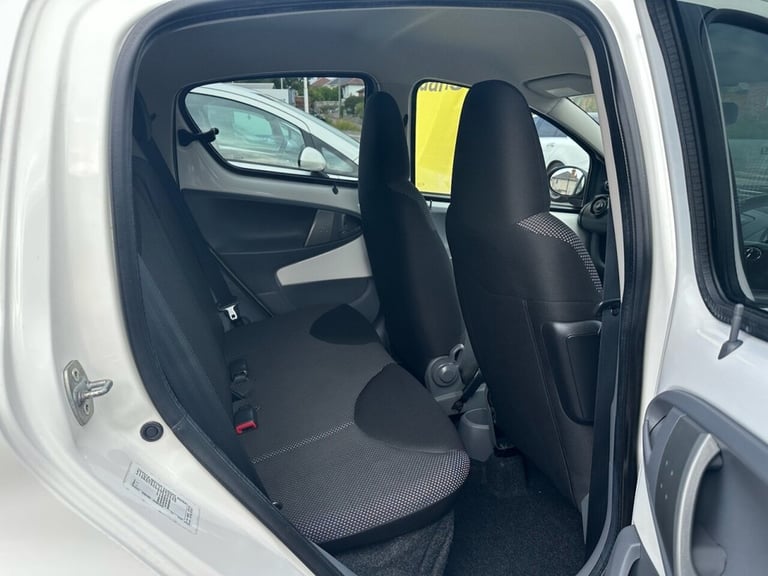 2011 Toyota AYGO 1.0 VVT-i Go Hatchback 5dr Petrol Manual Euro 5 (67 ps) Hatchback Petrol Manual