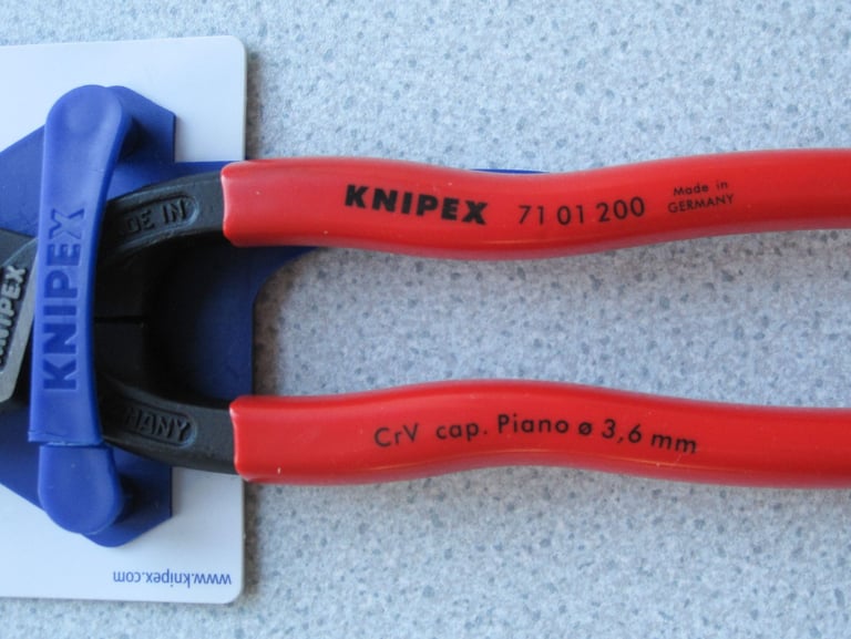 Knipex Cobolt wire cutters 200mm model 71 01 200 SB excellent condition