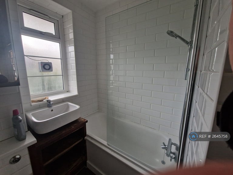 3 bedroom flat in Melford Court, London, SE22 (3 bed) (#2645758)