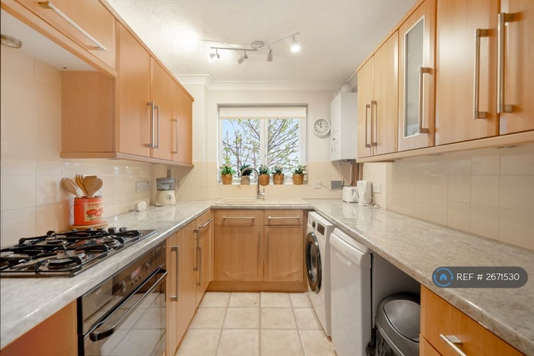 image for 2 bedroom flat in Whitehaven Close, Bromley, BR2 (2 bed) (#2671530)