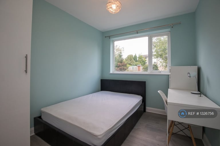 6 bedroom house in Rupert Road, Guildford, GU2 (6 bed) (#1326756)