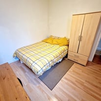 LARGE DOUBLE ROOM AVAILABLE ON ROMFORD ROAD E7 8AD 