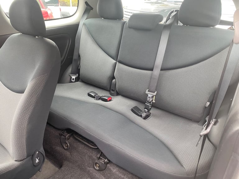 2004 Toyota Yaris 1.3 VVT-i T Spirit 3dr Auto HATCHBACK Petrol Automatic