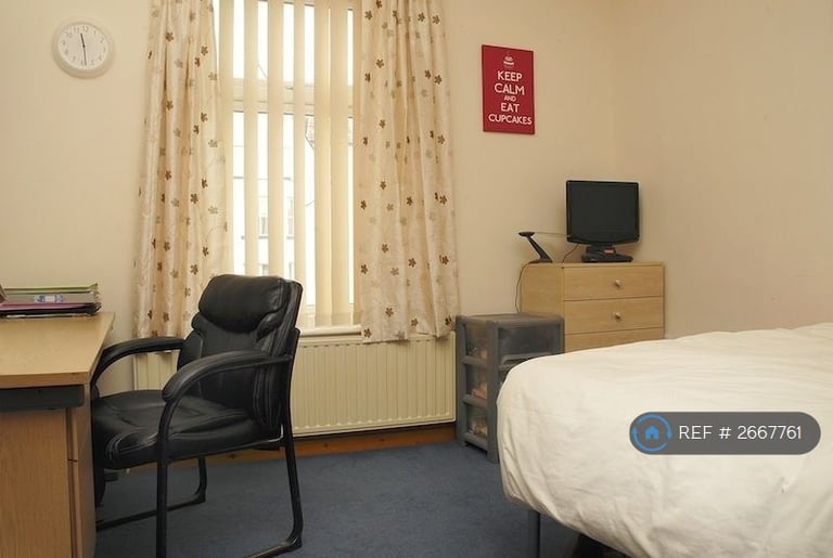 5 bedroom house in Hathersage Road, Manchester, M13 (5 bed) (#2667761)