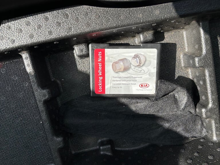 Kia Sportage 2.0 Diesel ISG 4 AWD Auto.Heated leather,reverse camera,pan roof