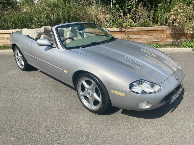 2000 Jaguar XKR 4.0 Supercharged 2dr Auto Petrol