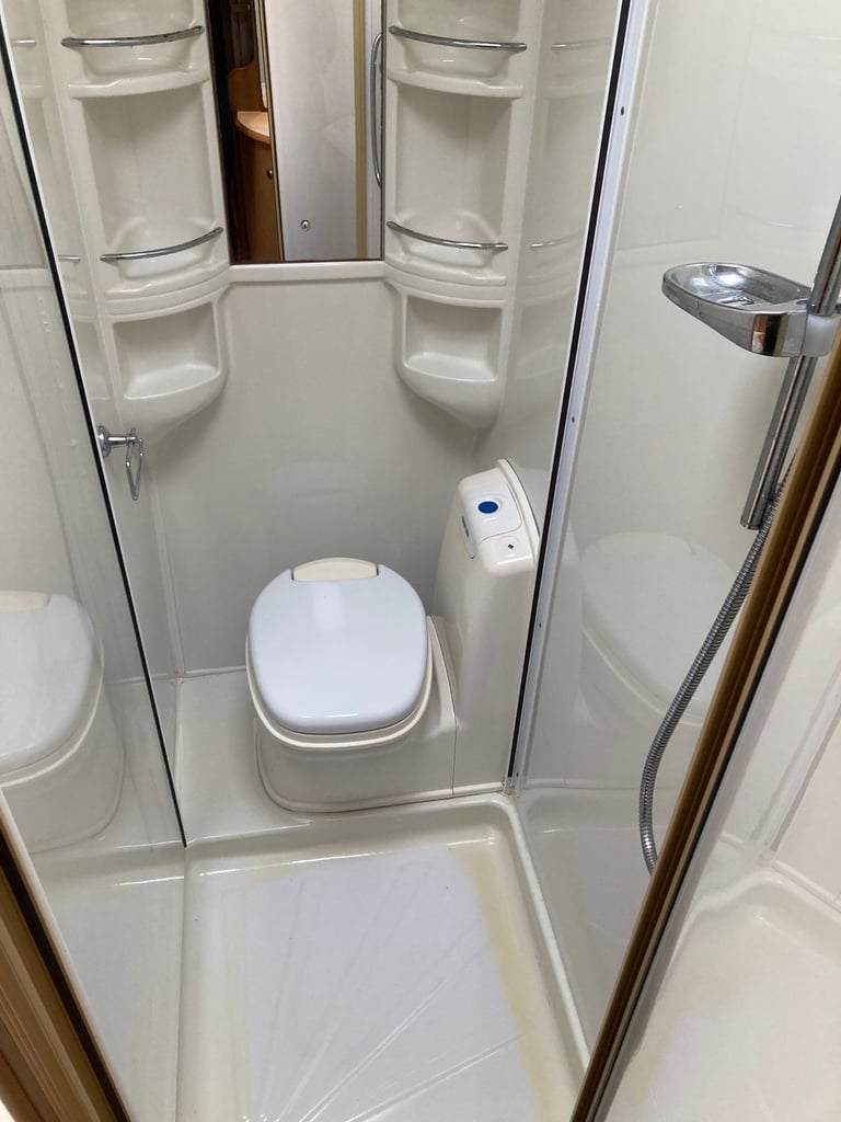 Coachman VIP 430/4 Fixed Bed