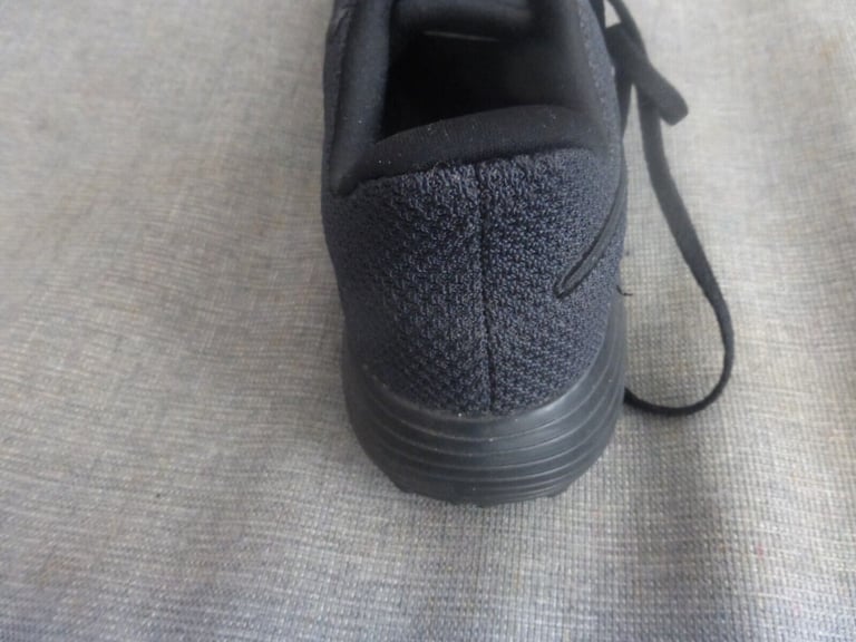 Reebok Trainers Ortholite and Arch Support size UK 7 IN BLACK COMFORT FOOTBED