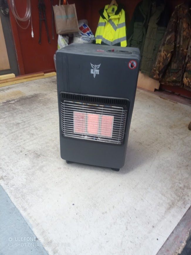 propane self standing heater with gas bottles