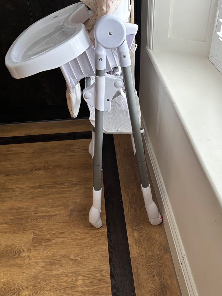 Selling our Mamas & Papas Baby Highchair - £30