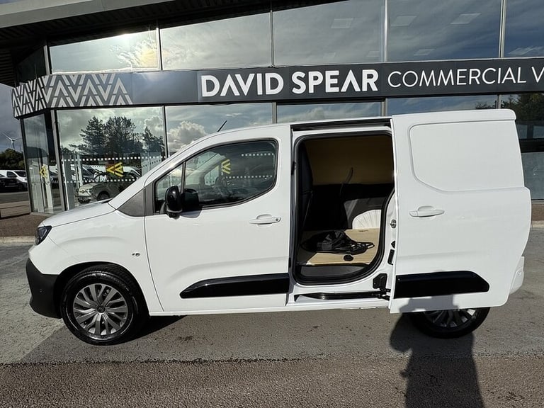 2024 Citroen Berlingo 136ps Driver 52kWh with Air Con, Sat Nav, Rev Cam &amp; Cruise Control Pane...