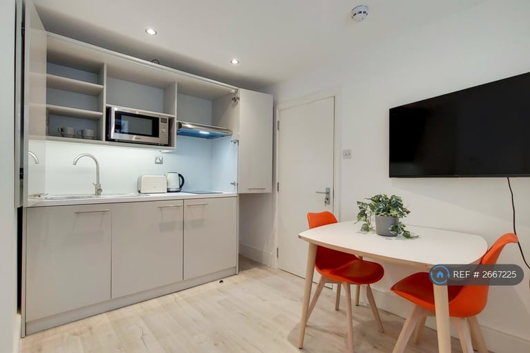 Studio flat in Gloucester Place, London, NW1 (#2667225)