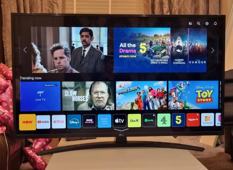 Lg 43" smart 4k tv in excellent condition 