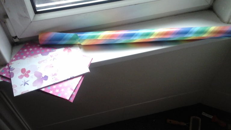 Wrapping paper. 1 roll, 2 sheets