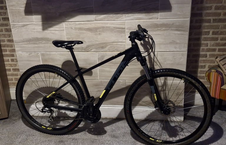 image for MENS MOUNTAIN BIKE CUBE 29ER WITH HYDRAULIC BRAKES SIZE MEDIUM £150