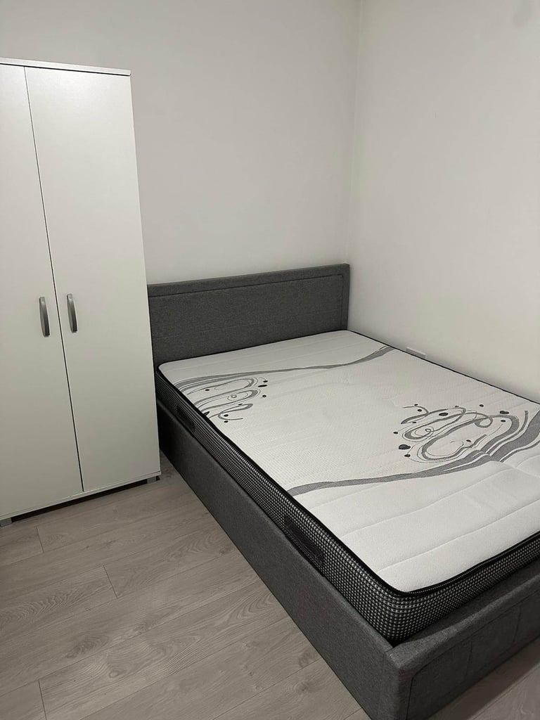 image for Ensuite Flat in Feltham (TW13 5JT)