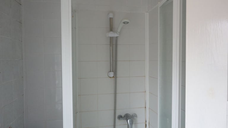 Double room to let in Windham rd. Springbourne. 