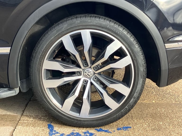 2017 Volkswagen Tiguan 2.0 TDi 150 4Motion R-Line 5dr SUV DIESEL Manual