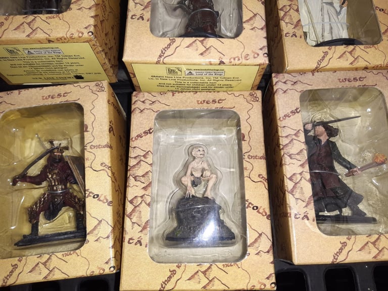 Boxed lord of rings figures collectable