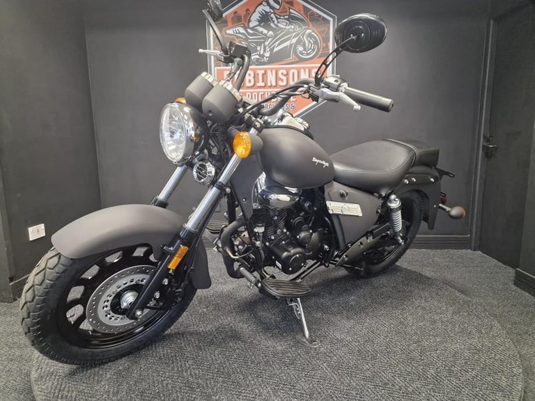 Keeway Superlight 125cc LTD learner legal cruiser.