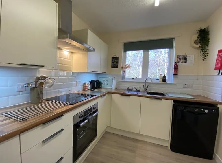 2 Bedroom Flat, Inshes Wood - Short Term Let