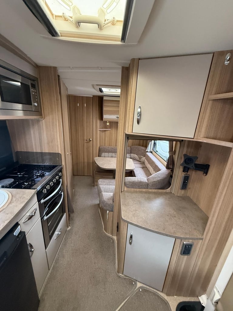 Bessacarr E444 Side Dinette Converts To Double Rear Bathroom