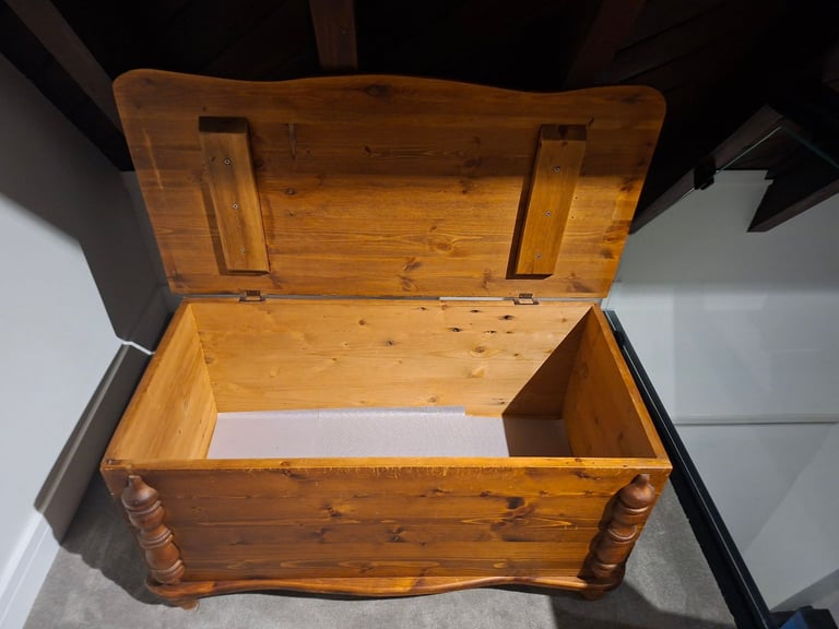 image for Reclaimed pine blanket box