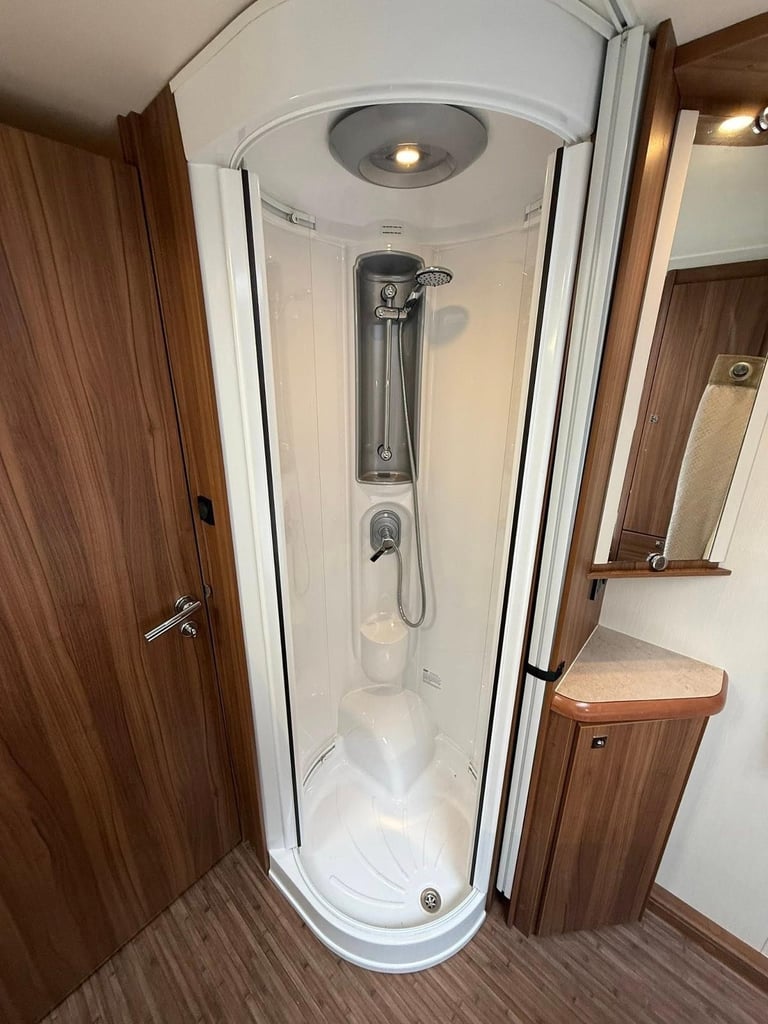 2015 BUCCANEER CARAVEL - 4 BERTH CARAVAN 