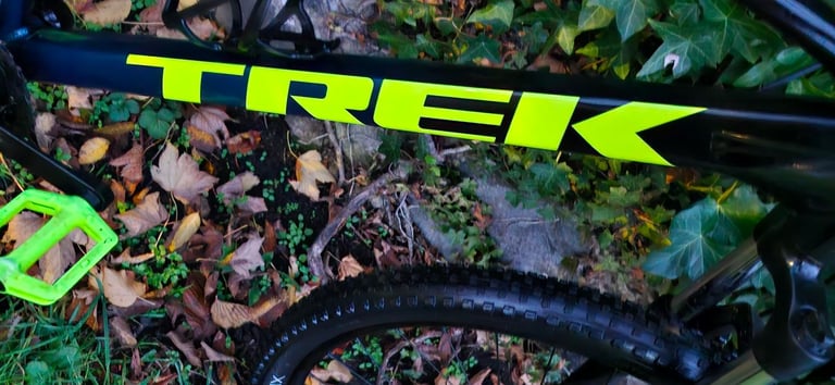 TREK MARLIN 5, 29ER HARDTAIL WITH HYDRAULIC BRAKES [USED TWICE SIZE LARGE £300