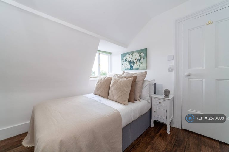 3 bedroom flat in Hill Rise, Richmond, TW10 (3 bed) (#2673008)