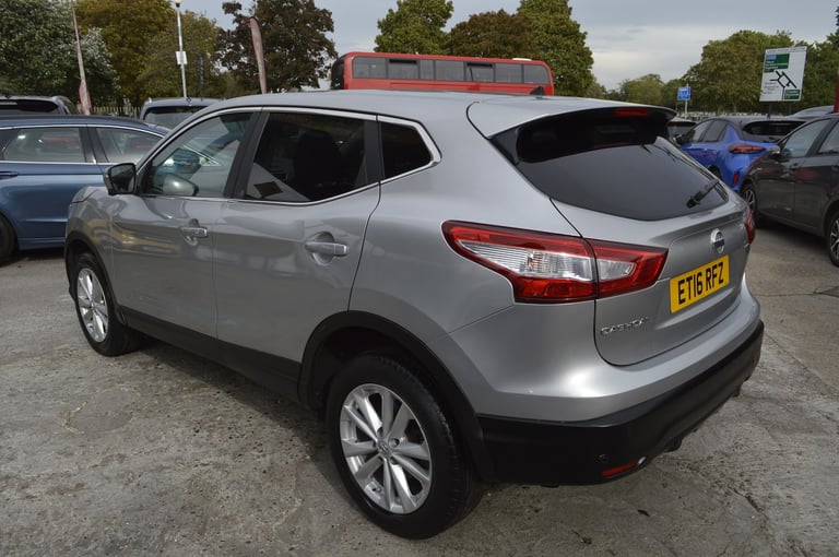 2016 Nissan Qashqai 1.2 DiG-T N-Connecta 5dr Xtronic 2016 3 OWNER SAT NAV AUTO HATCHBACK Petrol A...