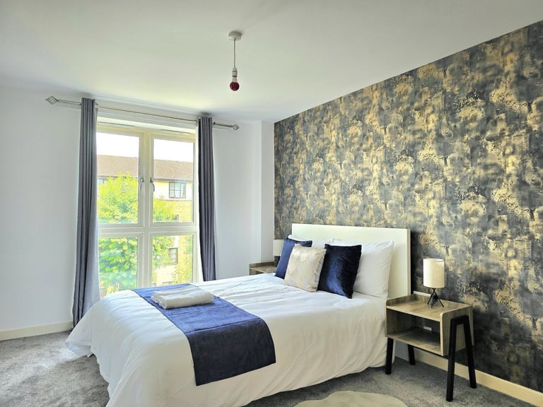 2 bed flat near Bow station 