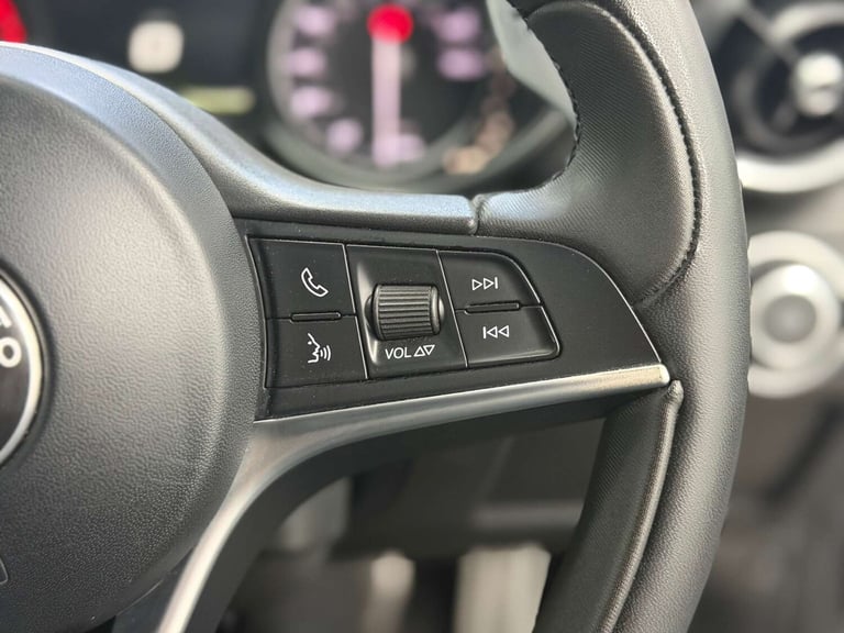 2017 Alfa Romeo Giulia 2.2 JTDM-2 180 Speciale 4dr Auto SALOON DIESEL Automatic