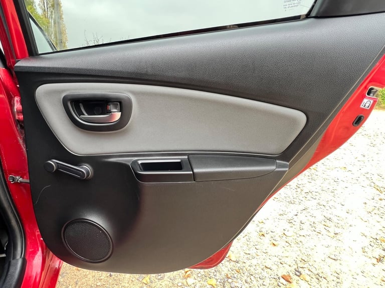 2016 Toyota Yaris 1.5 VVT-h Icon E-CVT Euro 6 5dr HATCHBACK Petrol/Electric Hybrid Automatic