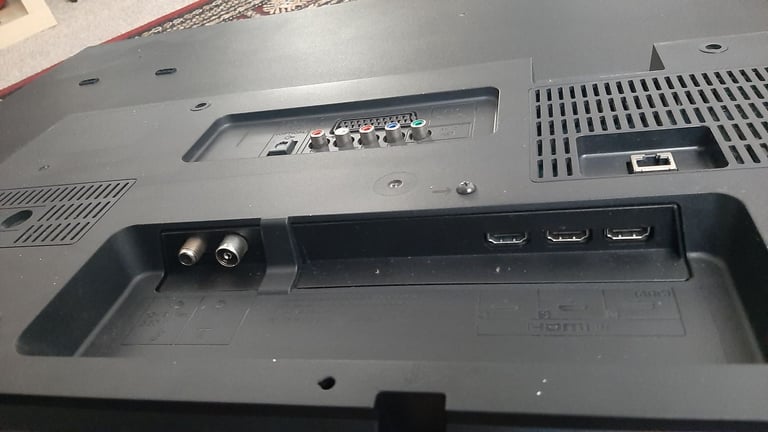 SONY 48" A++ Rated Smart TV + Stand, Original charger and Remote in good condition (Vertical lines)