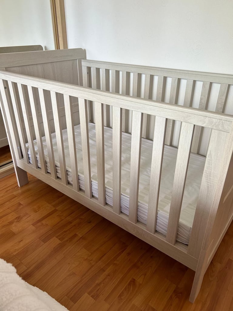 image for Mamas and Papas Atlas cot bed 