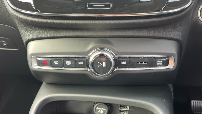 2020 Volvo XC40 Momentum B4 AWD mild hybrid ESTATE Petrol/Electric Hybrid Automatic