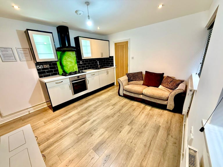 2 bedrooms flat ( CF116AH )