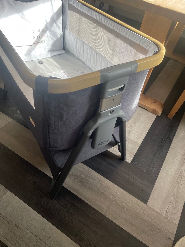 Tuttie cot mosses basket new condition 