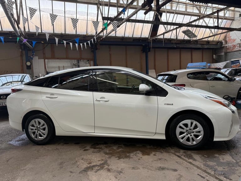 TOYOTA PRIUS 1.8 VVT-h Business Edition 1970