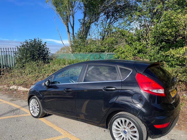 FORD FIESTA 1.4 ZETEC TITANIUM 62 REG 5 DOOR 12 MONTHS MOT LOW INSURANCE 48+ MPG