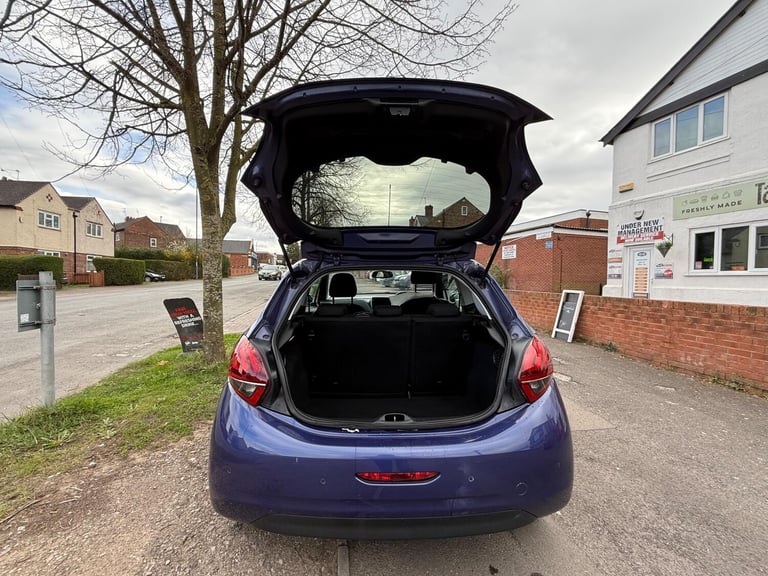 2016 Peugeot 208 1.2 PureTech Allure Euro 6 (s/s) 3dr HATCHBACK Petrol Manual
