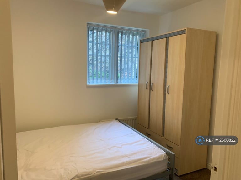 2 bedroom flat in Tavistock Close, Leeds, LS12 (2 bed) (#2660822)