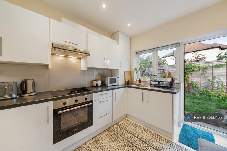 1 bedroom flat in Beckenham Hill Road, London, SE6 (1 bed) (#2666465)