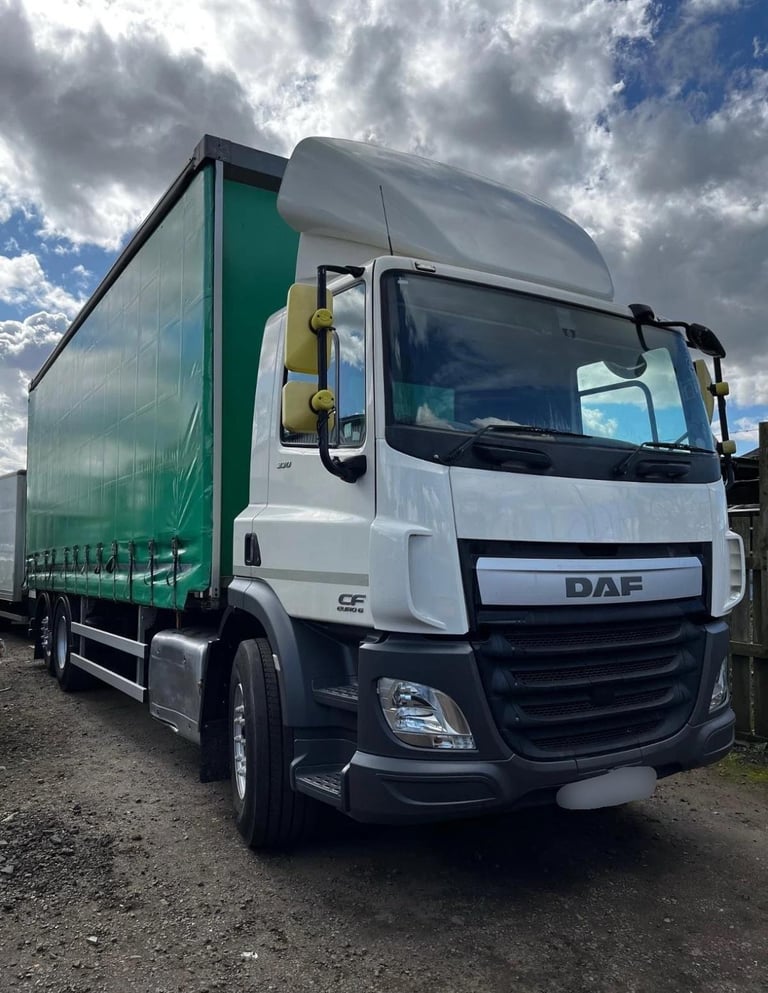 image for 2015 DAF CF 75.330 26T CURTAIN SIDER 