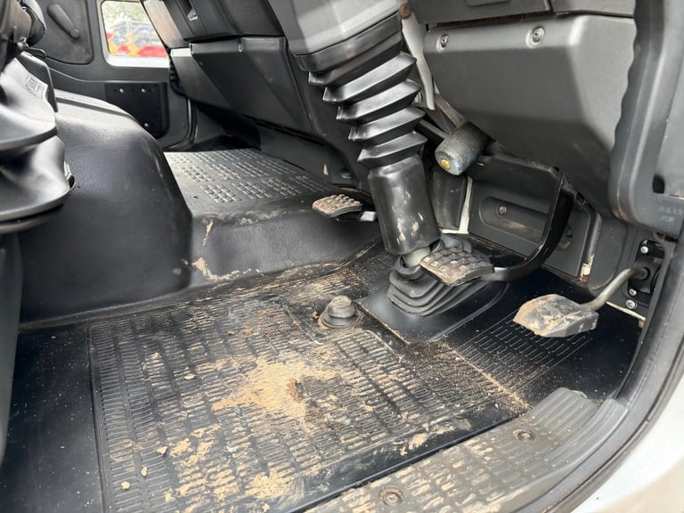 Iveco cargo 180E23 1998 18 ton chassis cab 6 cylinder Manaul pump 