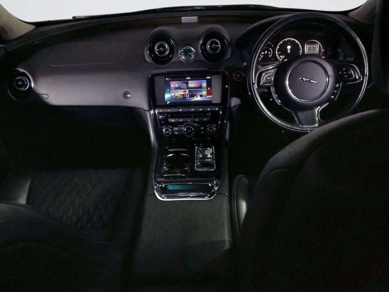 2016 Jaguar XJ 3.0d V6 Autobiography Saloon 4dr Diesel Auto Euro 6 (s/s) (LWB) (300 ps) Saloon Di...