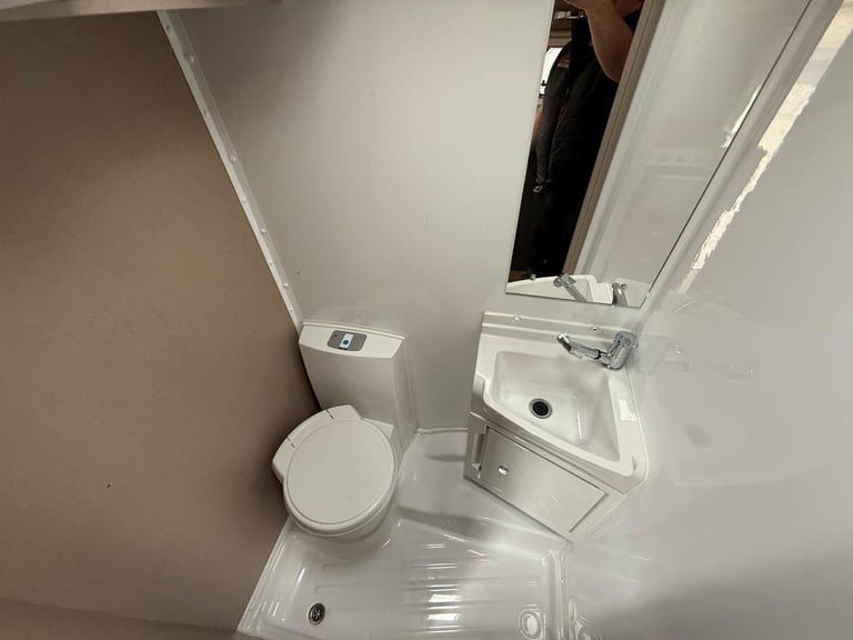 2021 Fiat SWIFT CHAMPAGNE 486 6 BERTH MOTORHOME WITH 6 SEATBELTS