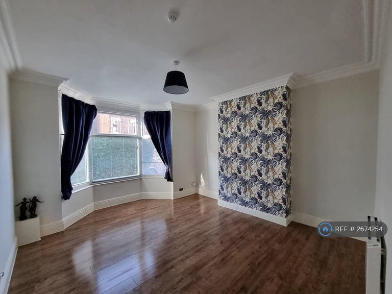 2 bedroom flat in Greenbank Road, Darlington, DL3 (2 bed) (#2674254)