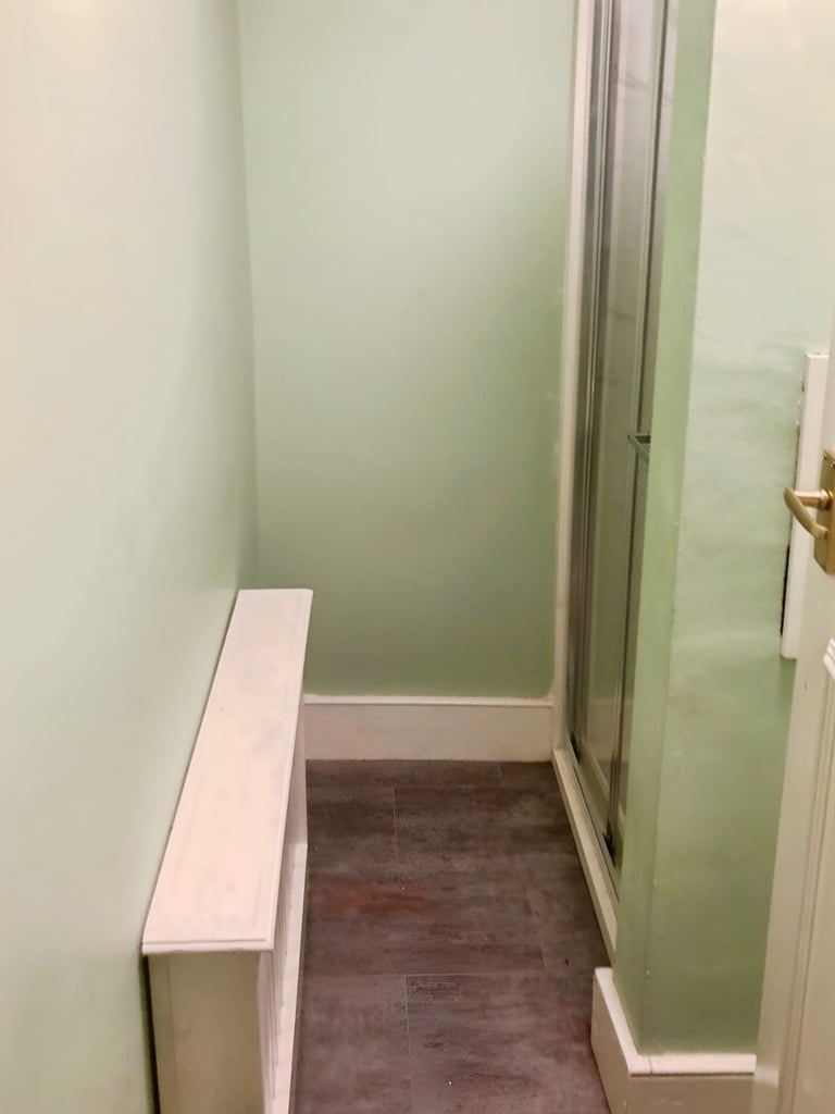 3 bedroom house in 3-Bedroom House For Sale E6
